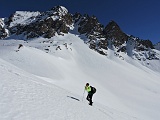 Sara sul ripido tratto a pochi metri dalla vetta.......